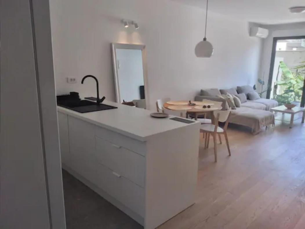 Apartment With Private Pool Split Exteriör bild