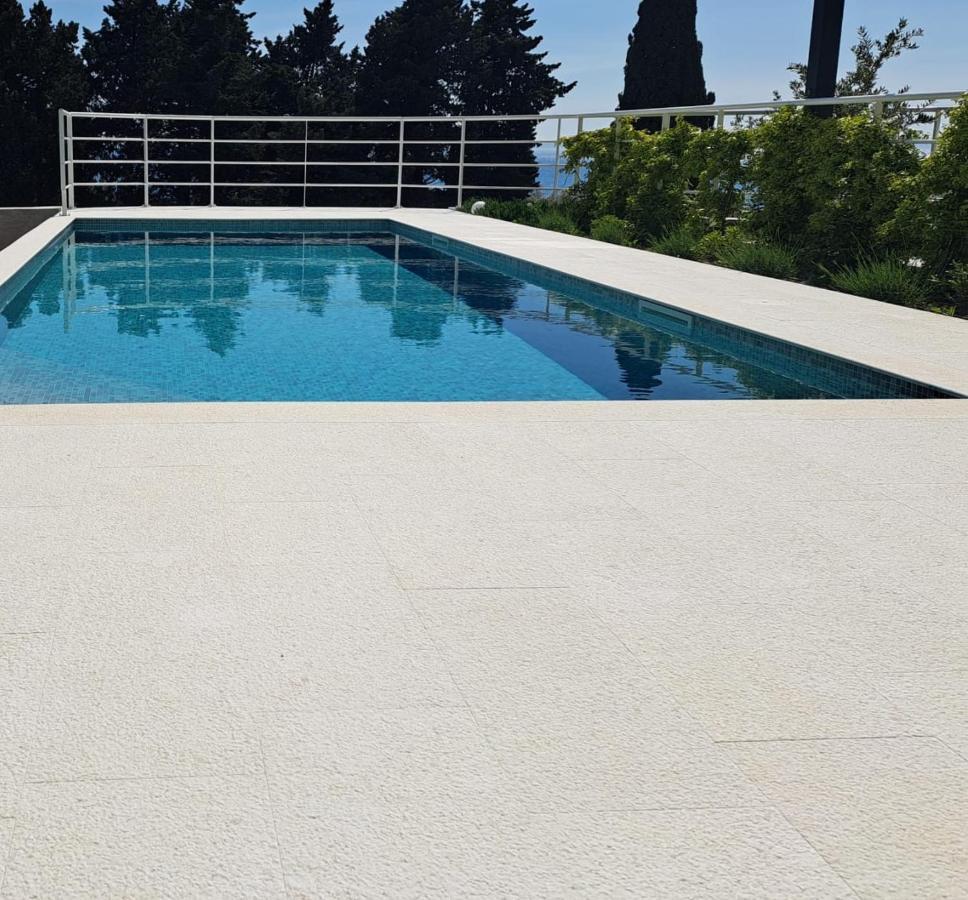 Apartment With Private Pool Split Exteriör bild