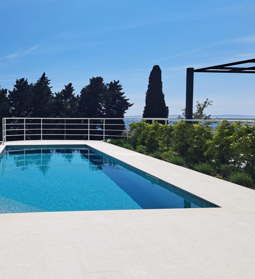 Apartment With Private Pool Split Exteriör bild