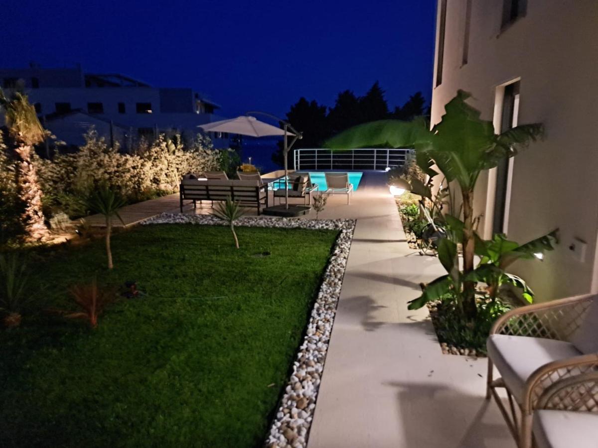 Apartment With Private Pool Split Exteriör bild