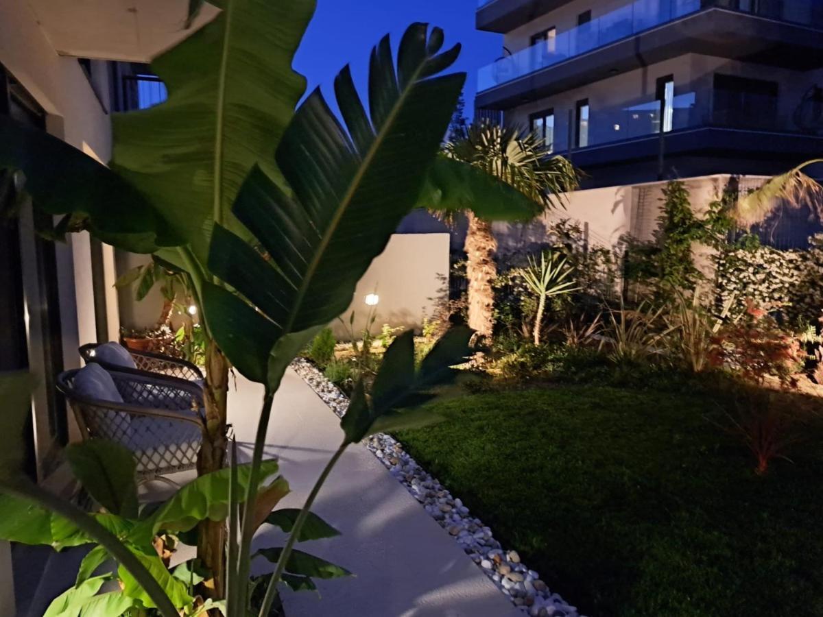 Apartment With Private Pool Split Exteriör bild
