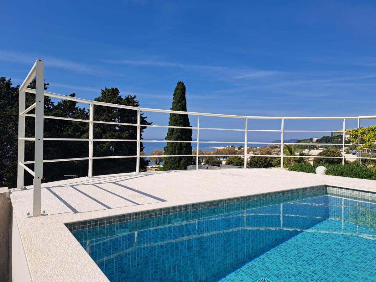 Apartment With Private Pool Split Exteriör bild