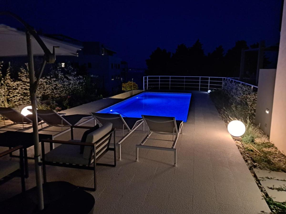 Apartment With Private Pool Split Exteriör bild