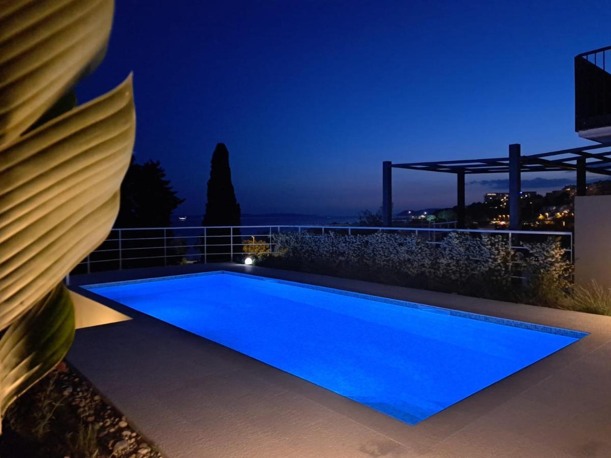 Apartment With Private Pool Split Exteriör bild