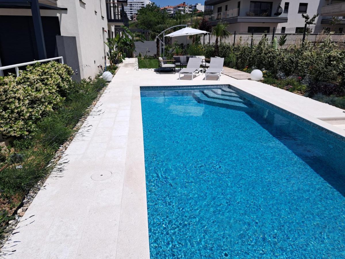 Apartment With Private Pool Split Exteriör bild