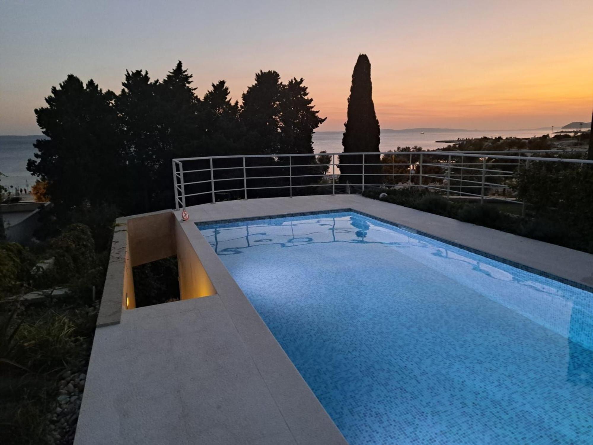 Apartment With Private Pool Split Exteriör bild