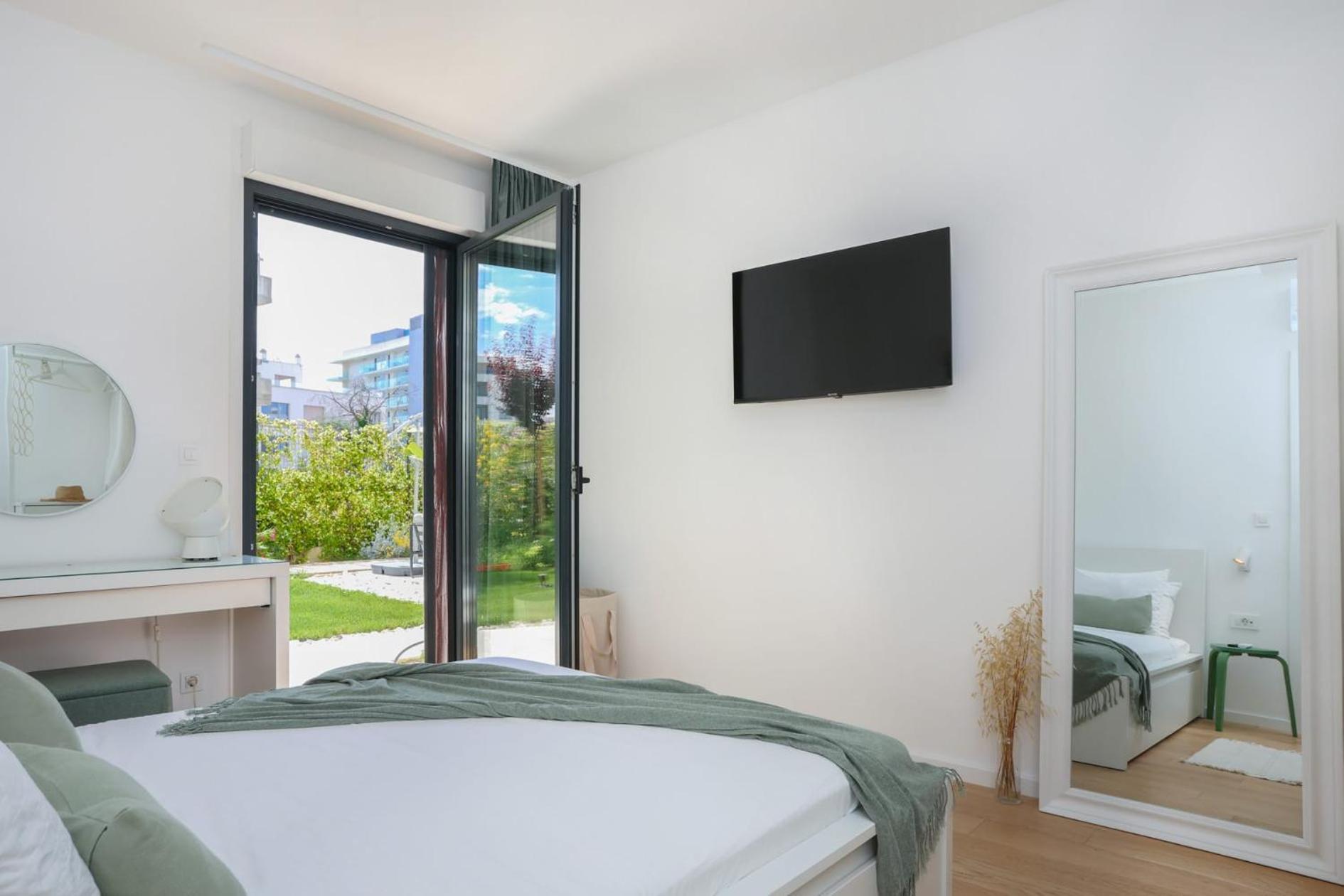 Apartment With Private Pool Split Exteriör bild